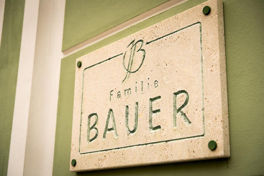 Weingut Familie Bauer Hotel Grossriedenthal ภายนอก รูปภาพ