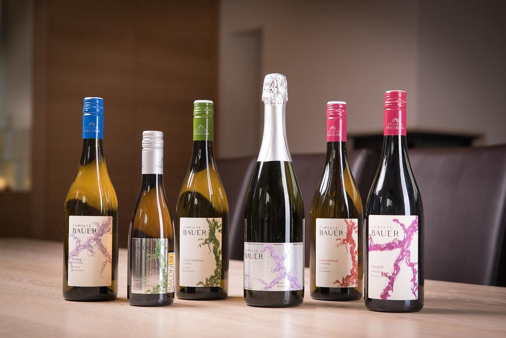 Weingut Familie Bauer Hotel Grossriedenthal ภายนอก รูปภาพ