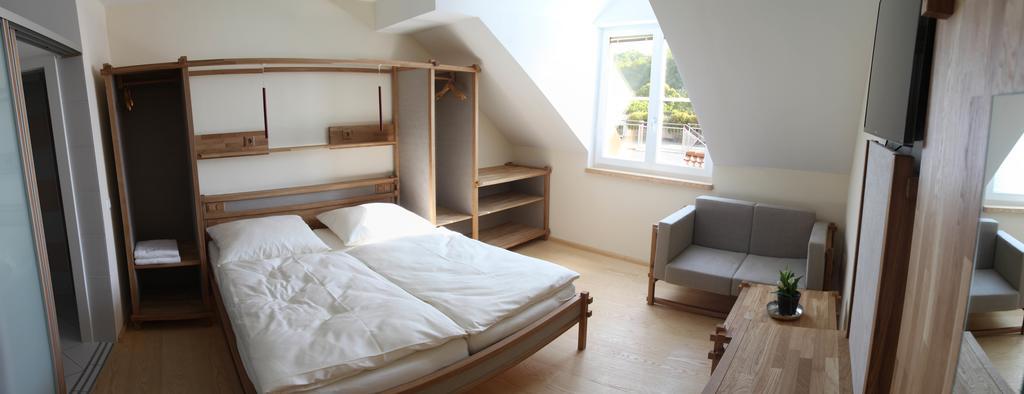 Weingut Familie Bauer Hotel Grossriedenthal ภายนอก รูปภาพ