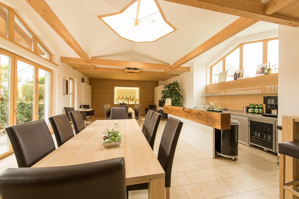 Weingut Familie Bauer Hotel Grossriedenthal ภายนอก รูปภาพ