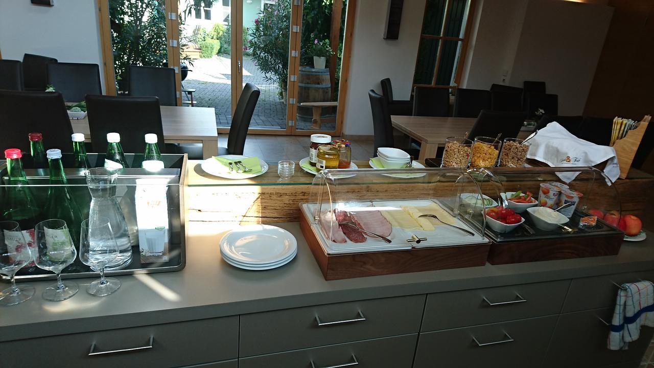 Weingut Familie Bauer Hotel Grossriedenthal ภายนอก รูปภาพ